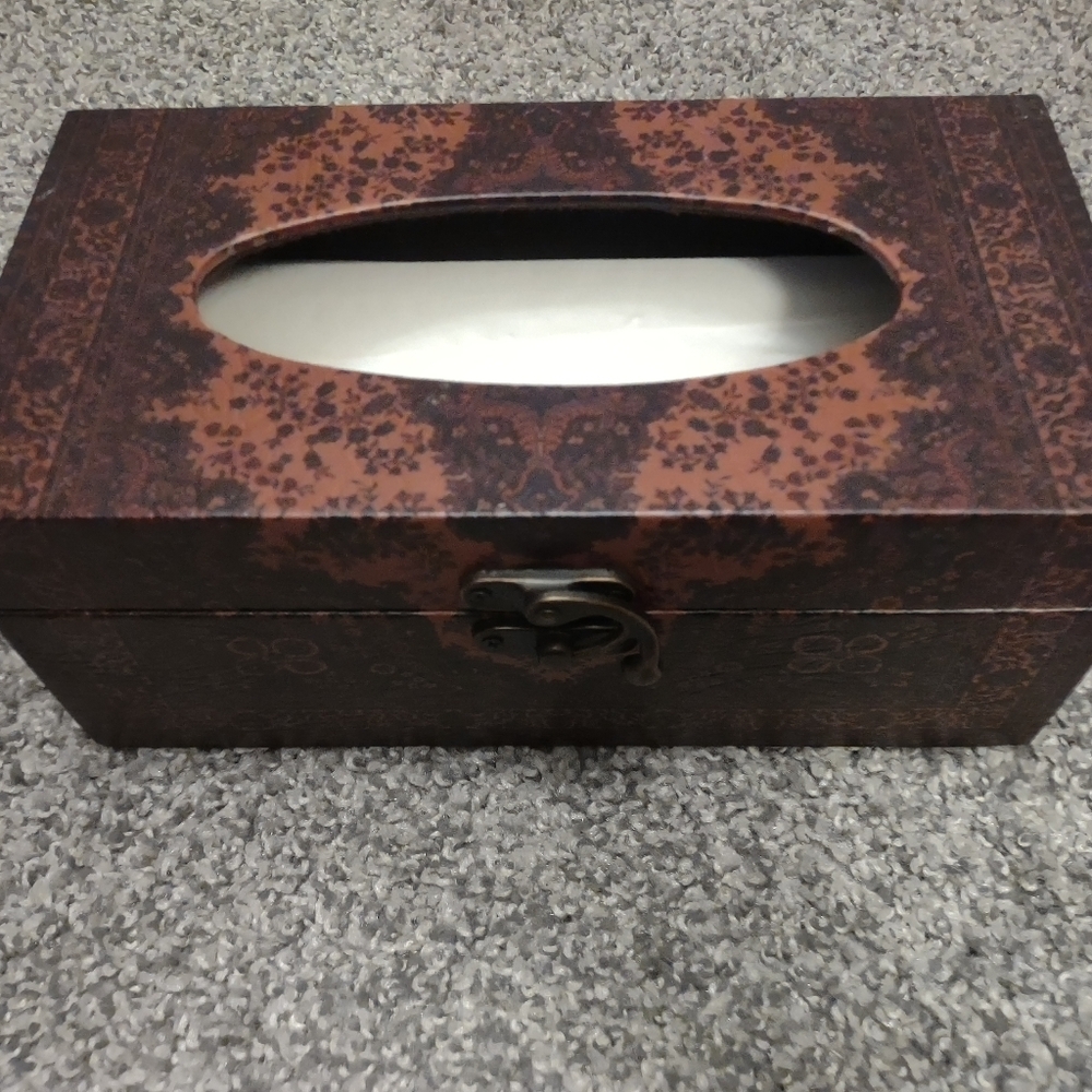 Olde-Worlde Tissue Box - Picture 14 of 16